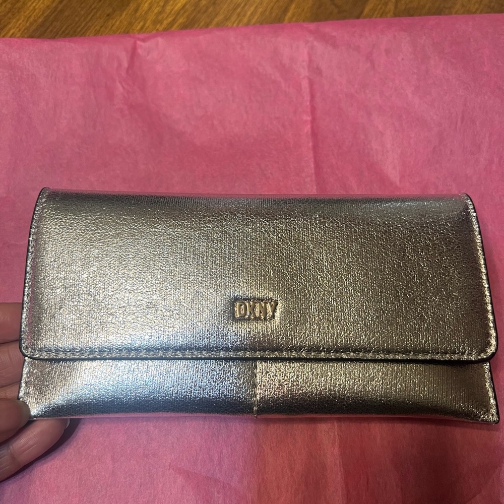 DKNY Metallic Wallet New Without Tags